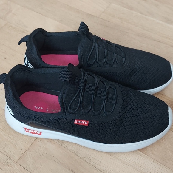 Womens Levi's Red Tab Black and White Casual Sneakers Sz 7 - Picture 1 of 7